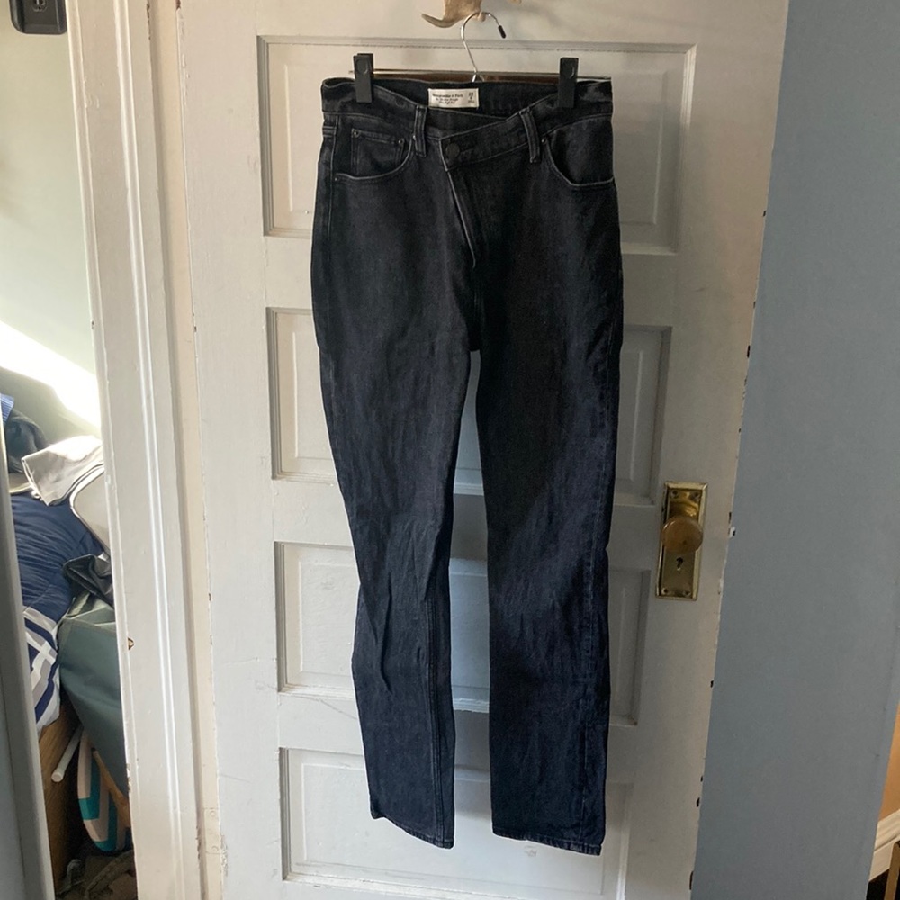 NWOT A&F 90’s slim straight ultra high rise crossover jeans size 28